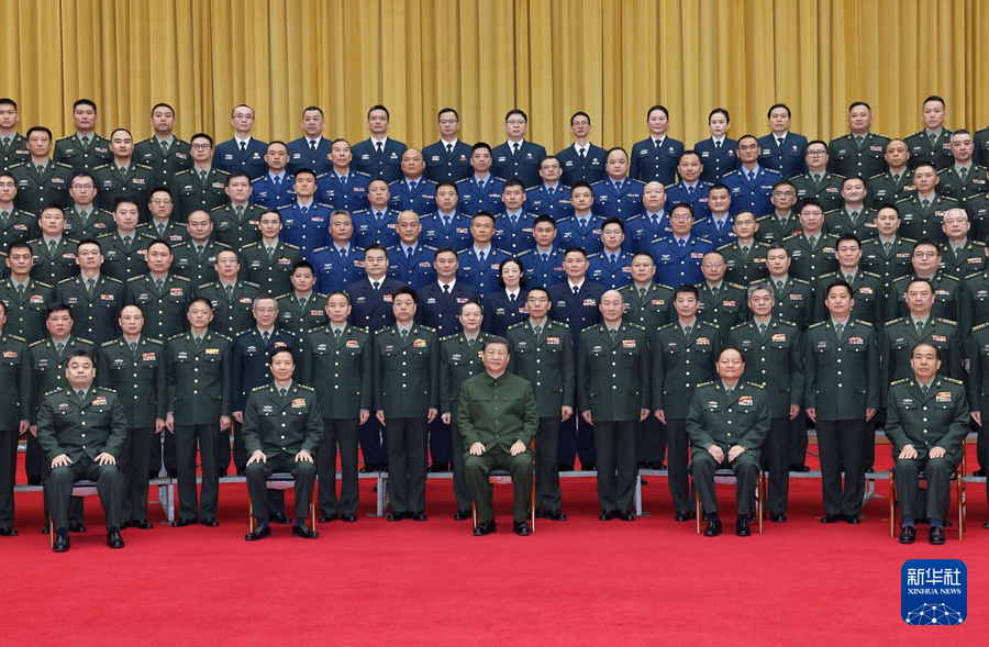 3月18日至21日，中共中央总书记、国家主席、中央军委主席习近平在湖南考察。这是20日上午，习近平在长沙亲切接见驻长沙部队上校以上领导干部，代表党中央和中央军委向驻长沙部队全体官兵致以诚挚问候。